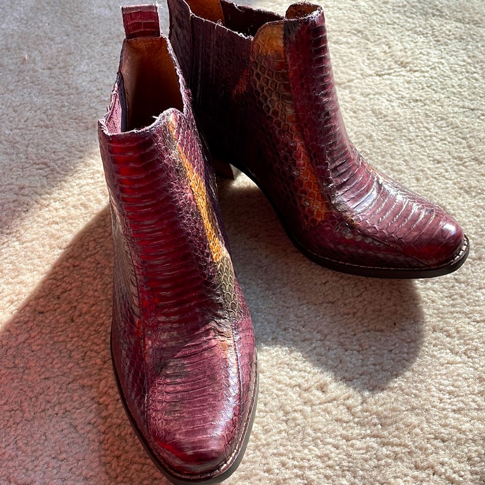 Vince Camuto snakeskin booties  . NWOT  Size 5 1/2